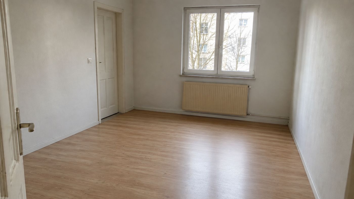Dasselbe Wohnzimmer nach der Haushaltsauflösung: vollständig geräumt und besenrein übergeben